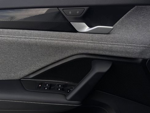 Used 2025 Volkswagen Tiguan S image 22