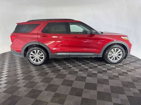 Used 2021 Ford Explorer XLT w/ Equipment Group 202A AWD/4WD image 4