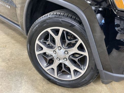 Used 2022 Jeep Grand Cherokee Limited image 11