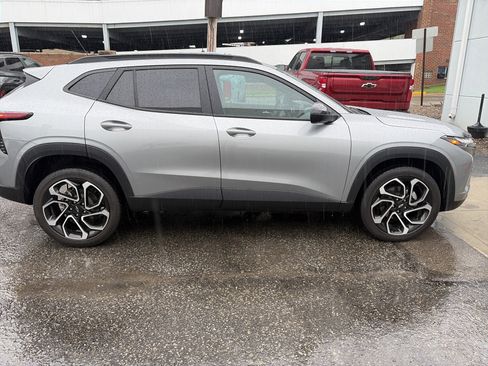 Certified 2024 Chevrolet Trax RS image 5