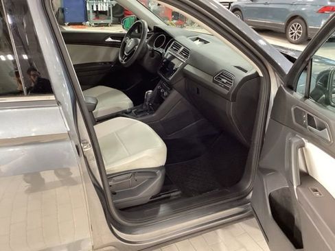 Used 2020 Volkswagen Tiguan SE w/ Panoramic Sunroof Package AWD/4WD image 11