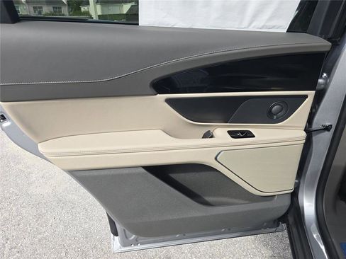 New 2025 Lincoln Nautilus Reserve image 11