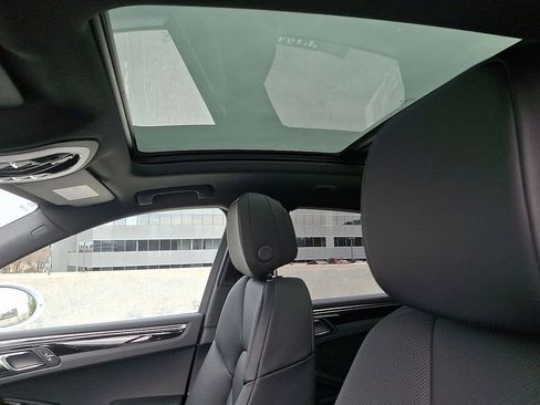 Used 2025 Porsche Macan image 15