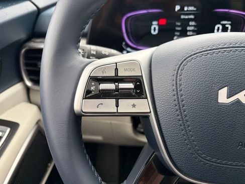Certified 2025 Kia Telluride EX image 11