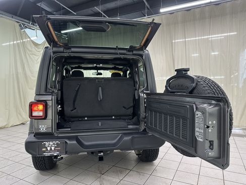 Used 2022 Jeep Wrangler Sport AWD/4WD image 10