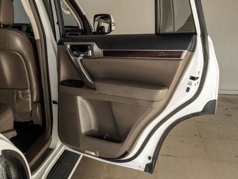 Used 2017 Lexus GX 460 image 52