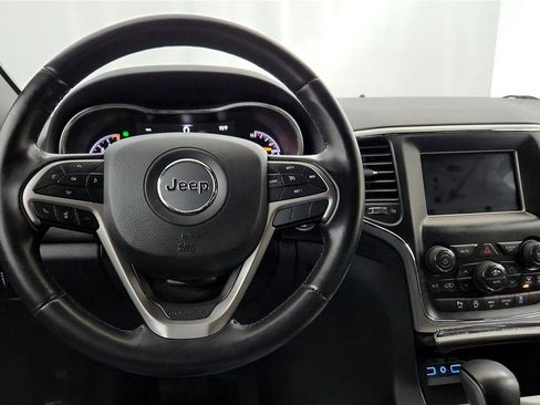 Used 2020 Jeep Grand Cherokee Laredo image 28