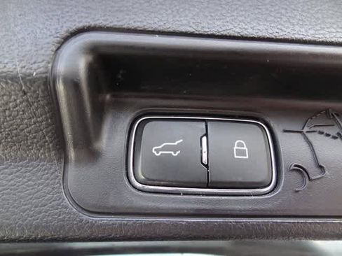 Used 2022 Ford Explorer Limited w/ Equipment Group 301A image 21