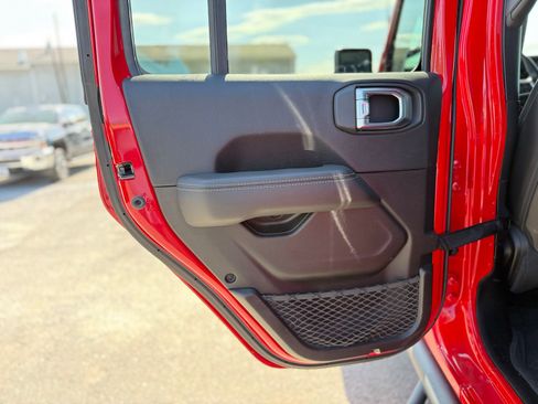 Used 2022 Jeep Gladiator Overland w/ Popular Equipment Package image 24