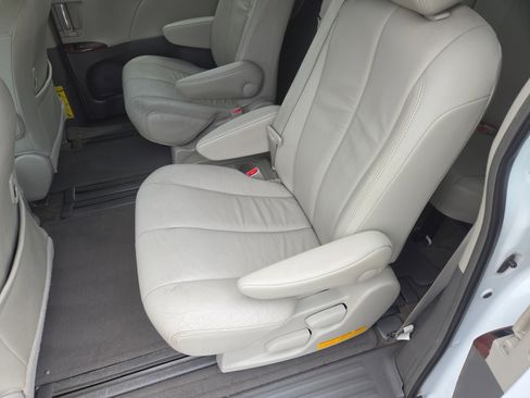 Used 2013 Toyota Sienna XLE FWD image 20