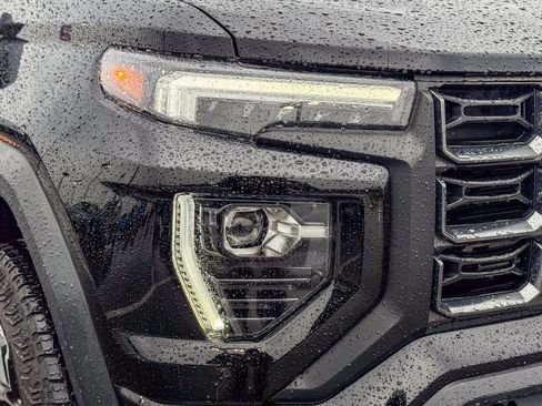 Used 2023 GMC Canyon AT4 image 4