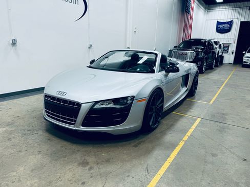 Used 2012 Audi R8 V10 w/ Enhanced Leather Pkg image 3