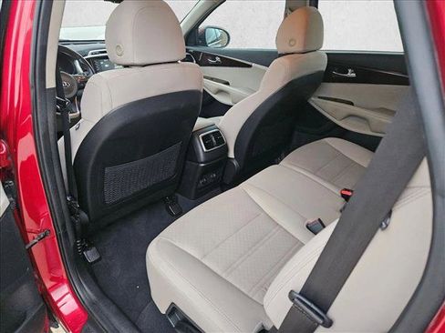 Used 2018 Kia Sorento LX image 11