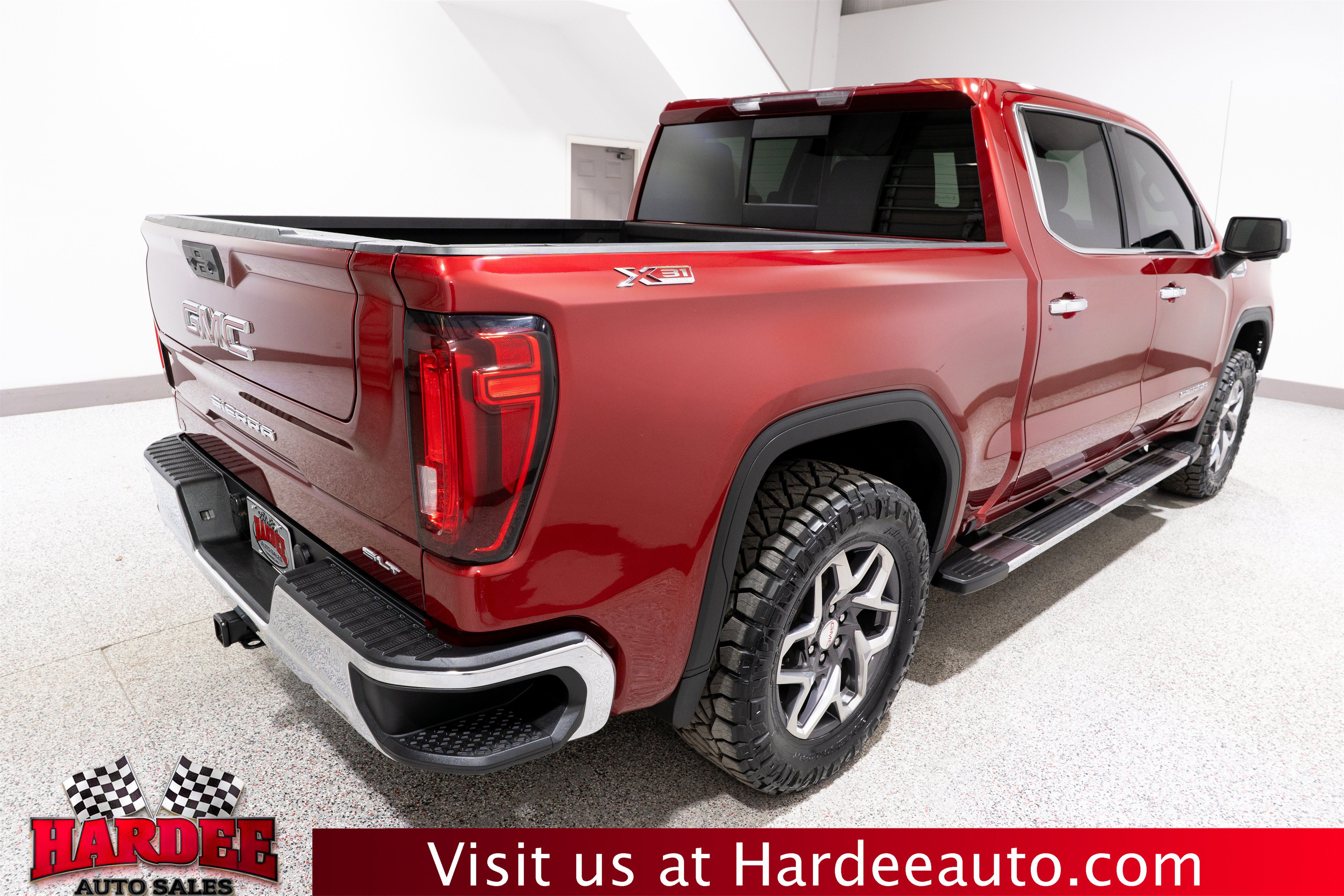Used 2023 GMC Sierra 1500 SLT w/ SLT Premium Package AWD/4WD image 5