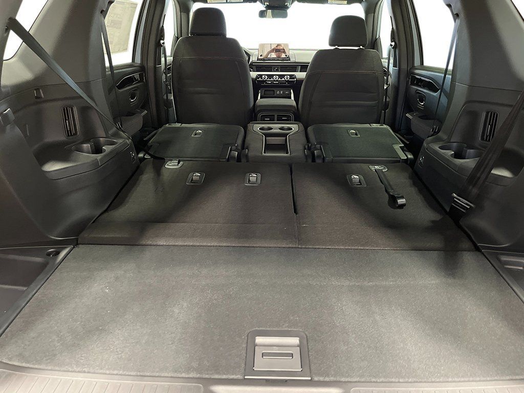 Used 2025 Honda Pilot Sport image 28