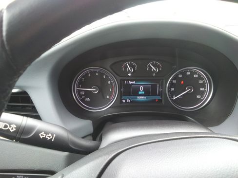 Used 2018 Buick Enclave Essence image 16