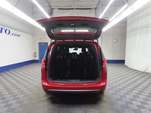 Used 2025 Chrysler Pacifica Select FWD image 35