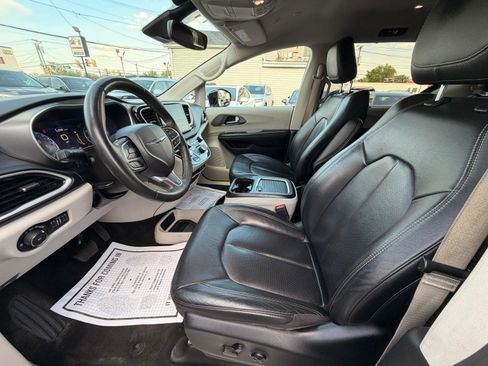 Used 2022 Chrysler Pacifica Touring-L FWD image 20