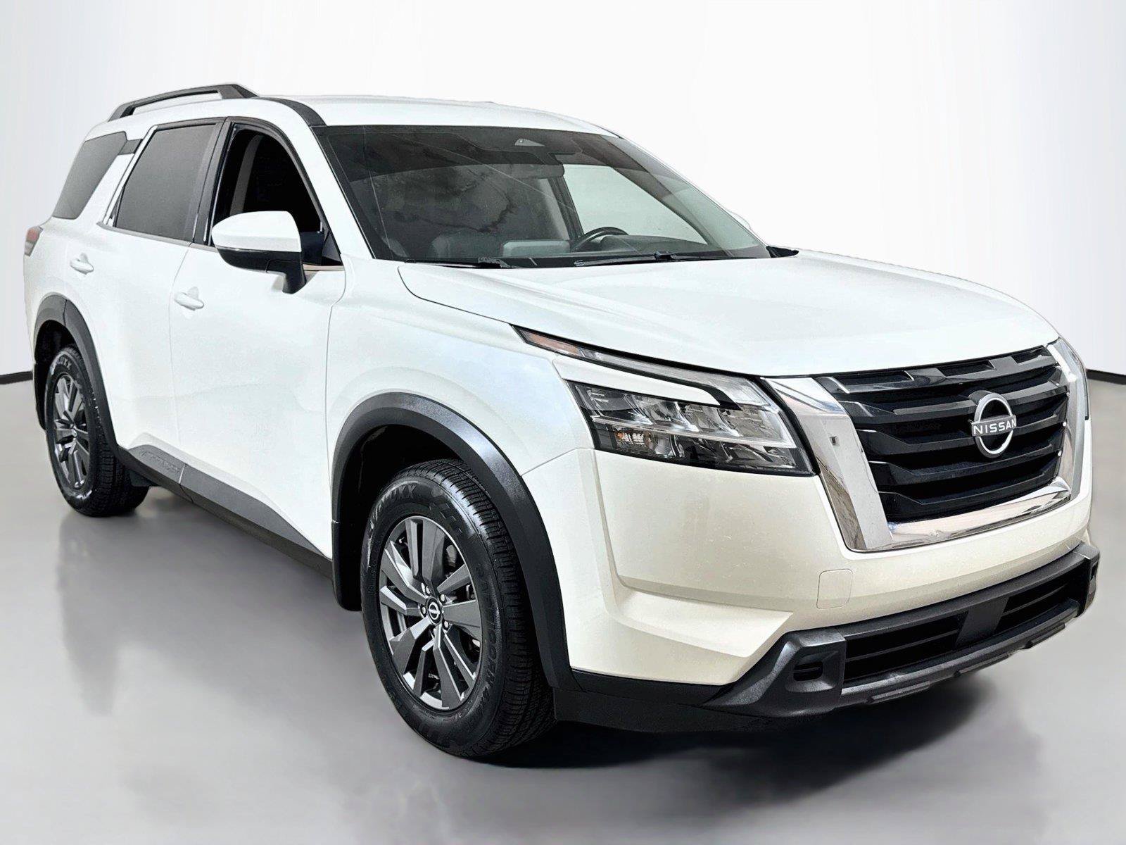 Used 2022 Nissan Pathfinder SV FWD image 3