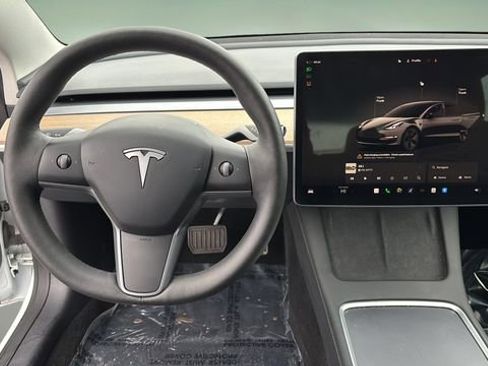 Used 2023 Tesla Model 3 Standard Range image 25