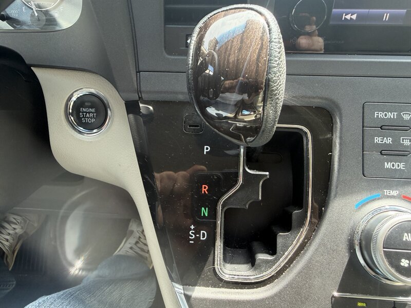 Used 2015 Toyota Sienna XLE w/ XLE Navigation Package AWD/4WD image 12