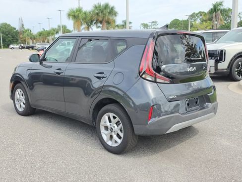 Certified 2025 Kia Soul LX w/ LX Technology Package FWD image 3