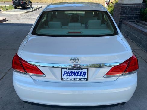 Used 2011 Toyota Avalon FWD image 4