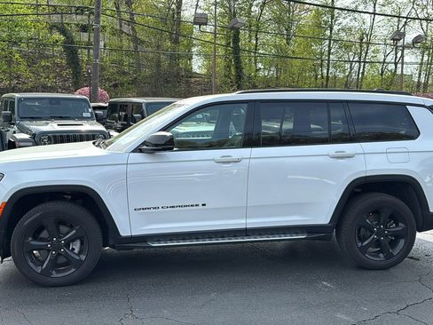 Certified 2025 Jeep Grand Cherokee L Limited w/ Luxury Tech Group II AWD/4WD image 2