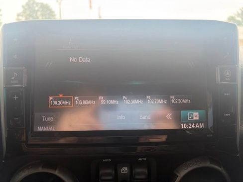 Used 2014 Jeep Wrangler Unlimited Sahara AWD/4WD image 25