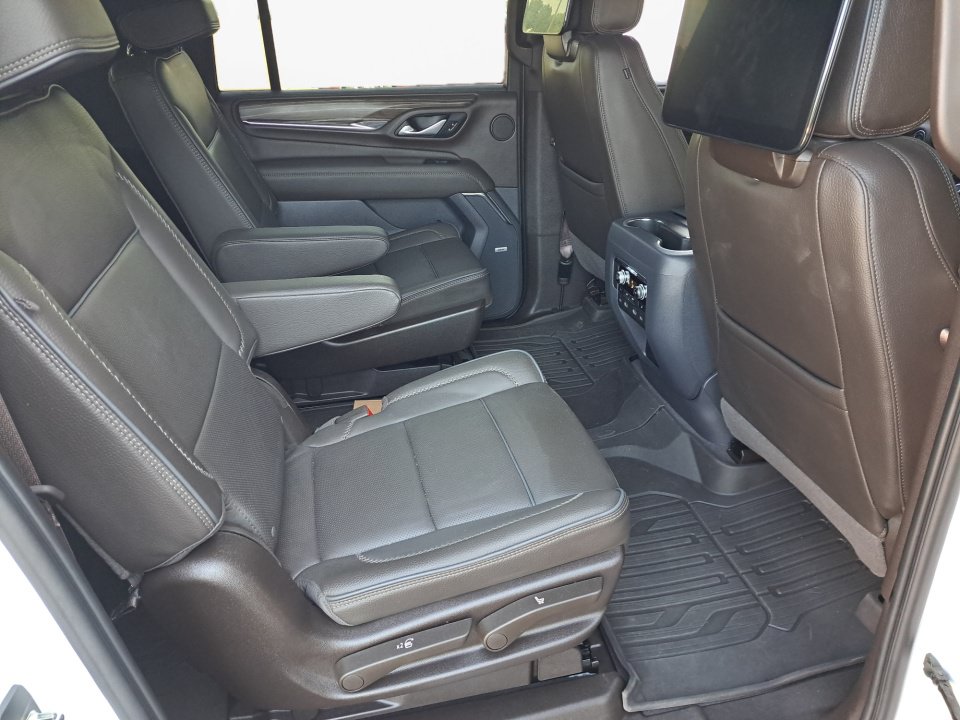 Used 2023 GMC Yukon XL Denali w/ Advanced Technology Package AWD/4WD image 12