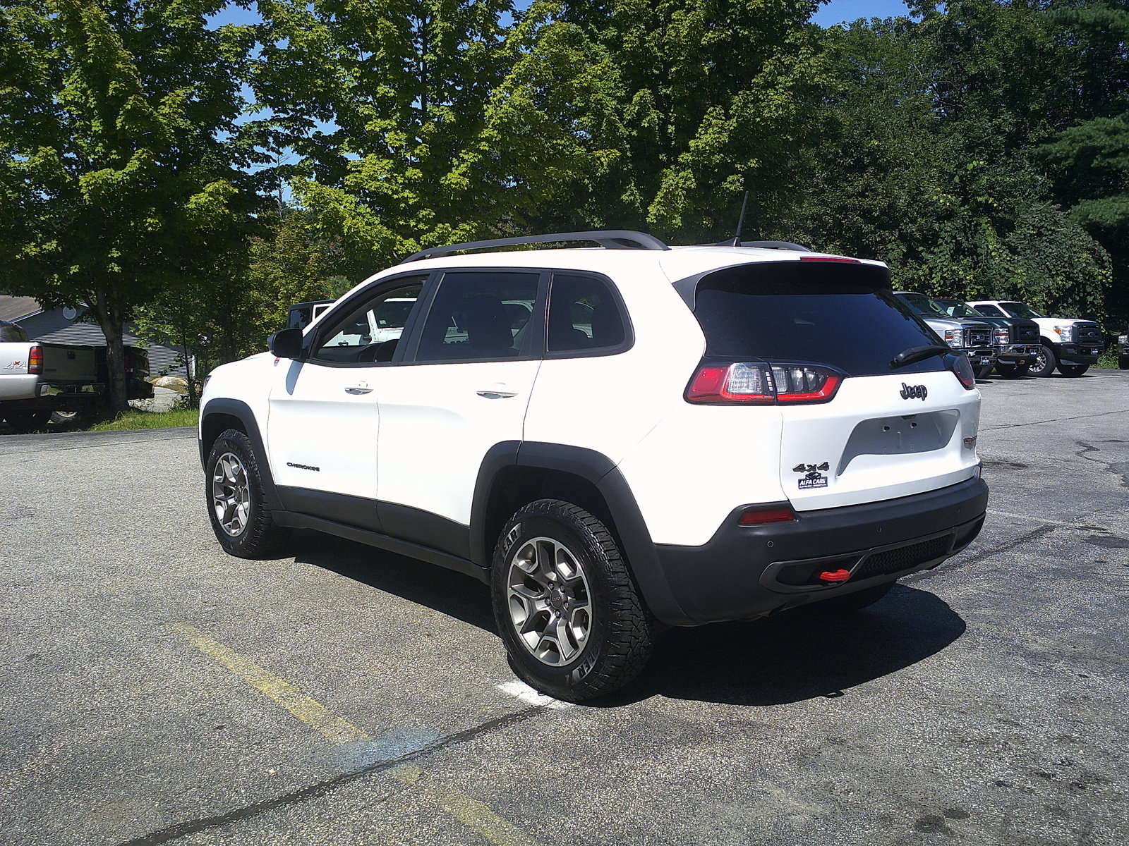 Used 2020 Jeep Cherokee Trailhawk AWD/4WD image 7