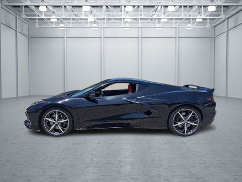 Used 2022 Chevrolet Corvette Stingray Coupe w/ Z51 Performance Package RWD image 2