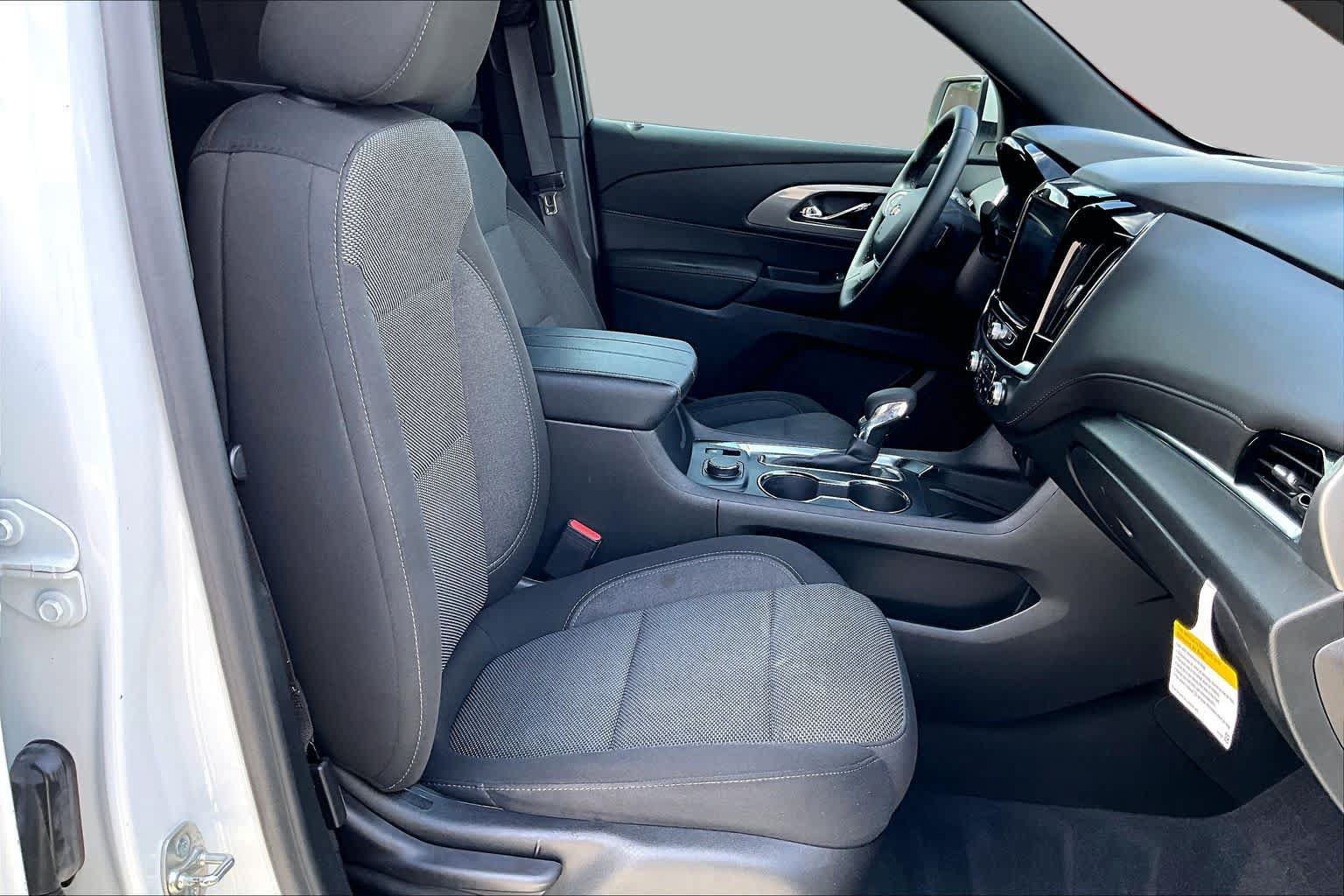 Used 2023 Chevrolet Traverse LT FWD image 17