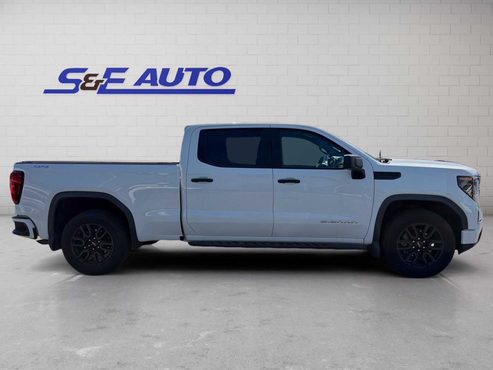 Used 2024 GMC Sierra 1500 Pro w/ Graphite Edition AWD/4WD image 5