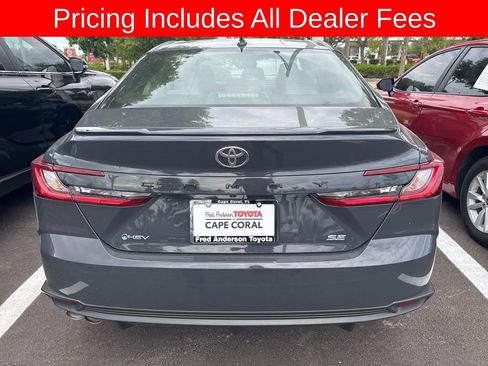 Used 2025 Toyota Camry SE FWD image 5