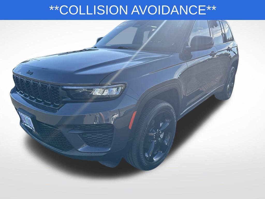 Used 2025 Jeep Grand Cherokee Altitude AWD/4WD image 3