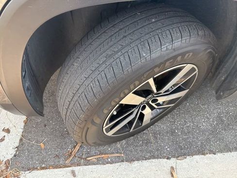 Used 2023 Volkswagen Atlas SE image 4