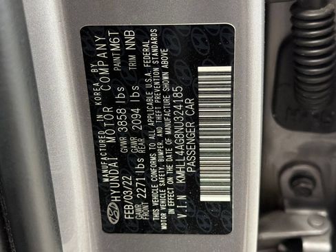 Used 2022 Hyundai Elantra SE FWD image 25