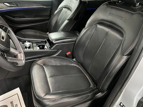 Used 2023 Jeep Grand Cherokee Overland AWD/4WD image 26