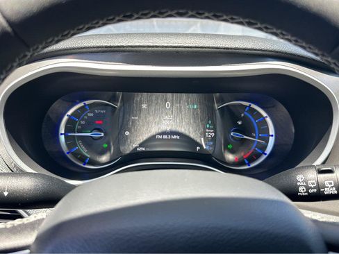 Used 2025 Chrysler Pacifica Select FWD image 21