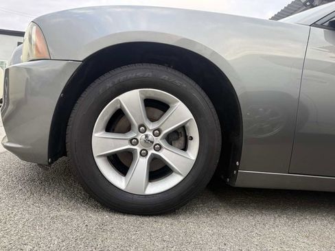 Used 2012 Dodge Charger SE RWD image 3