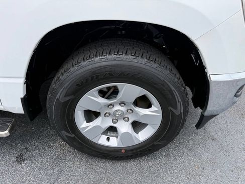 Used 2023 RAM 1500 Big Horn AWD/4WD image 9