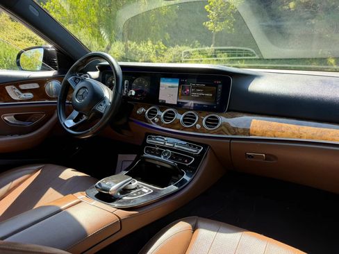 Used 2017 Mercedes-Benz E 300 4MATIC image 24