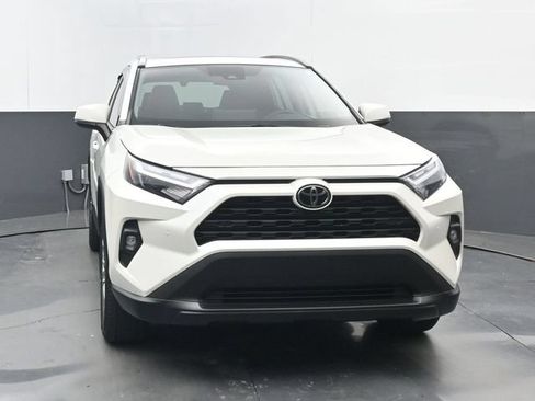 Used 2022 Toyota RAV4 XLE Premium AWD/4WD image 21