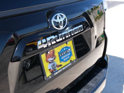 Used 2016 Toyota 4Runner SR5 Premium image 16