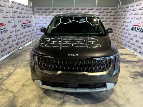 Used 2025 Kia Carnival FWD image 4