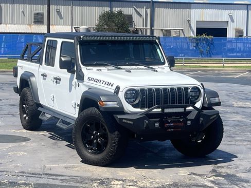 Used 2024 Jeep Gladiator Sport AWD/4WD image 3