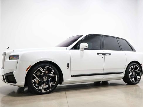 Used 2025 Rolls-Royce Cullinan Black Badge AWD/4WD image 3