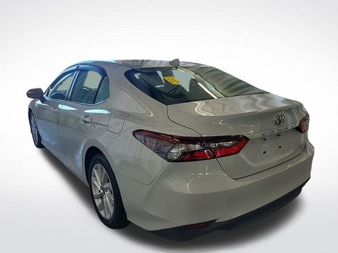 Used 2022 Toyota Camry LE image 6