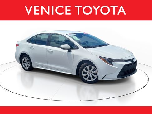 Certified 2025 Toyota Corolla LE FWD image 1